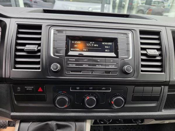 Volkswagen Transporter 2.0 TDI 9 míst - foto 13