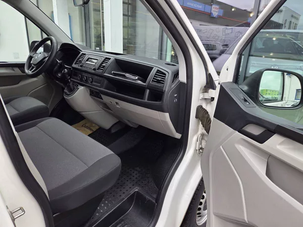 Volkswagen Transporter 2.0 TDI 9 míst - foto 20