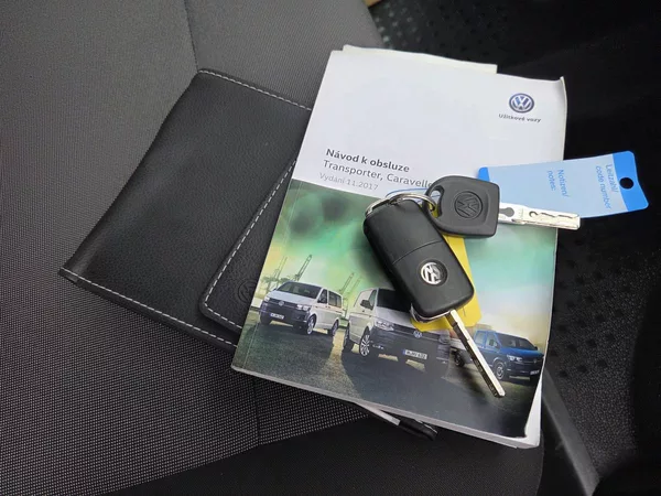 Volkswagen Transporter 2.0 TDI 9 míst - foto 24