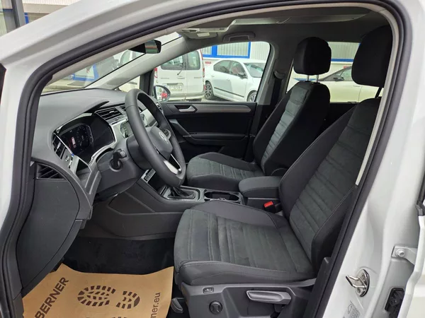 Volkswagen Touran 1.5 TSI DSG 7míst - foto 10