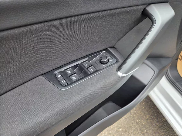 Volkswagen Touran 1.5 TSI DSG 7míst - foto 12