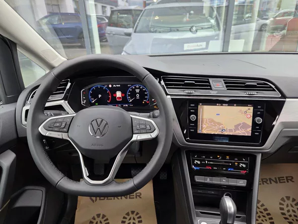 Volkswagen Touran 1.5 TSI DSG 7míst - foto 15