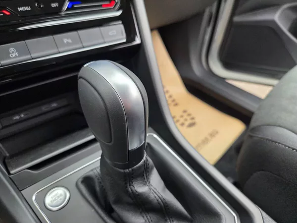 Volkswagen Touran 1.5 TSI DSG 7míst - foto 27