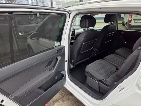 Volkswagen Touran 1.5 TSI DSG 7míst - foto 29