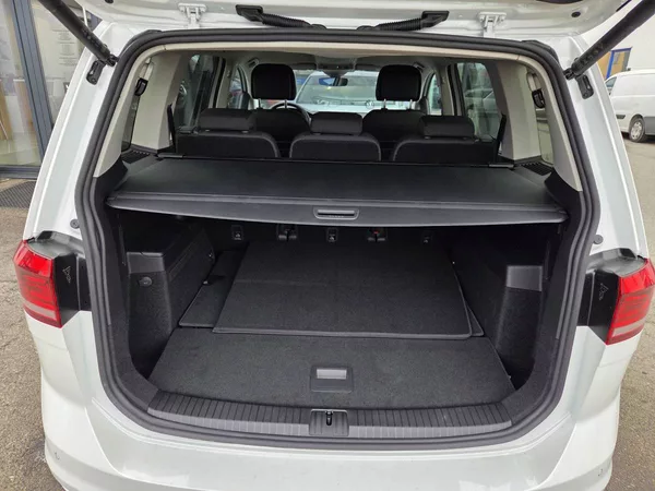 Volkswagen Touran 1.5 TSI DSG 7míst - foto 38