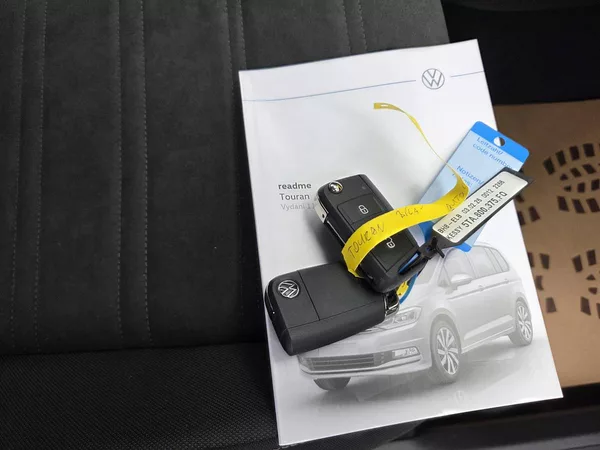 Volkswagen Touran 1.5 TSI DSG 7míst - foto 48