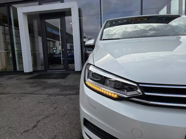 Volkswagen Touran 1.5 TSI DSG 7míst - foto 6