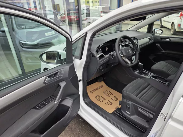 Volkswagen Touran 1.5 TSI DSG 7míst - foto 9