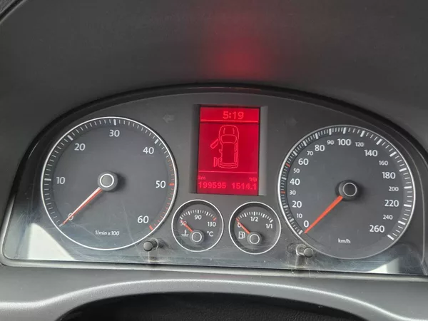 Volkswagen Caddy 1.9 TDI 4x4 - foto 11