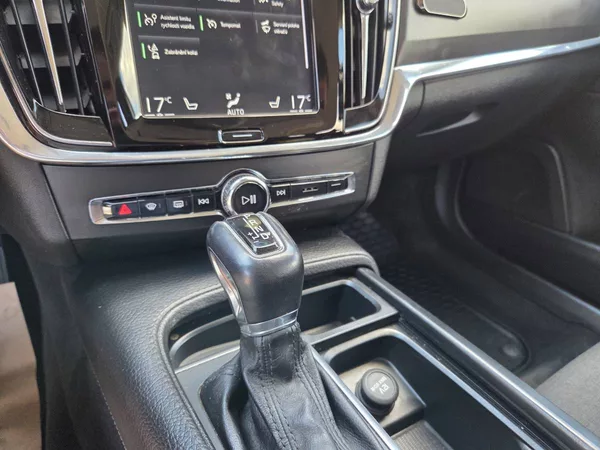 Volvo V90 D4 2.0 140kW - foto 29