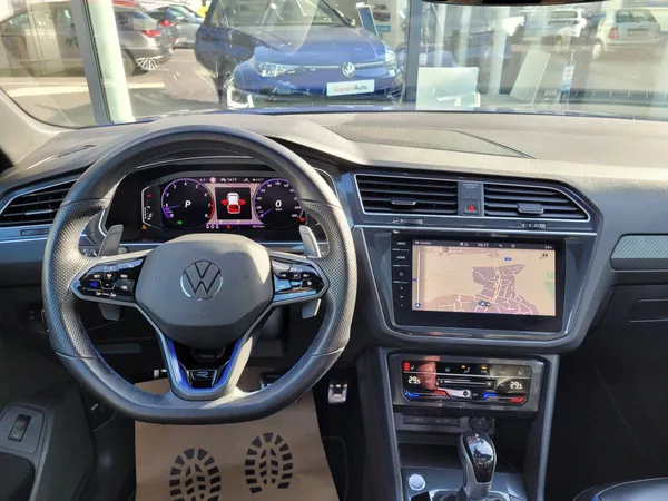 Volkswagen Tiguan R 2.0 TSI AKRAPOVIČ 235kW - foto 19
