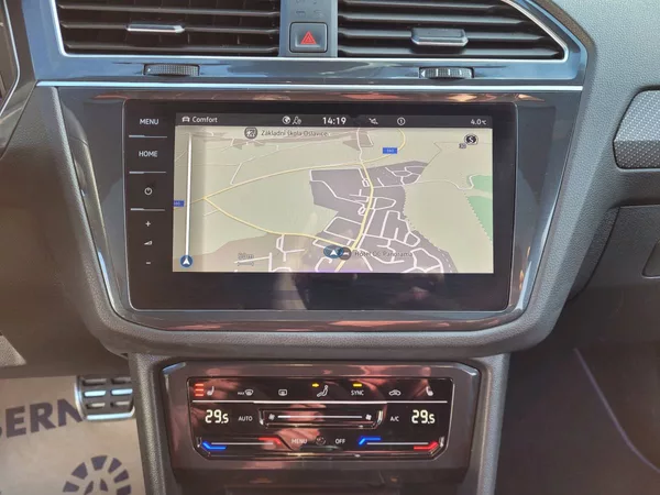 Volkswagen Tiguan R 2.0 TSI AKRAPOVIČ 235kW - foto 27