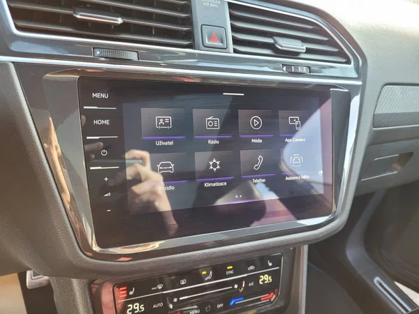 Volkswagen Tiguan R 2.0 TSI AKRAPOVIČ 235kW - foto 28