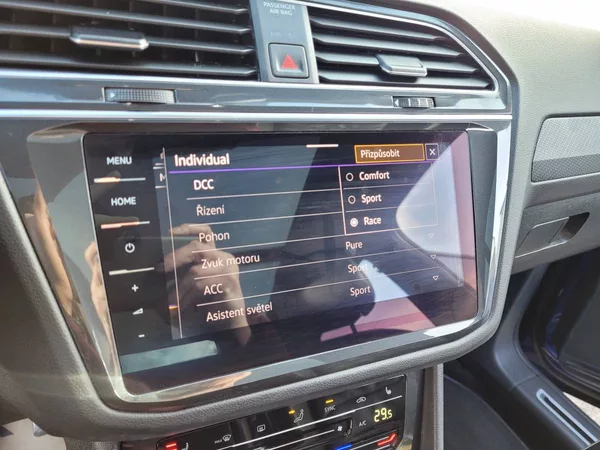 Volkswagen Tiguan R 2.0 TSI AKRAPOVIČ 235kW - foto 43
