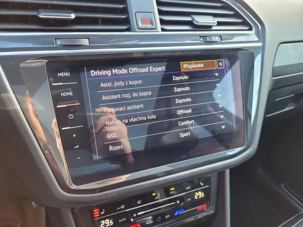 Volkswagen Tiguan R 2.0 TSI AKRAPOVIČ 235kW - foto 47