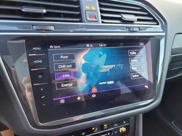 Volkswagen Tiguan R 2.0 TSI AKRAPOVIČ 235kW - foto 48