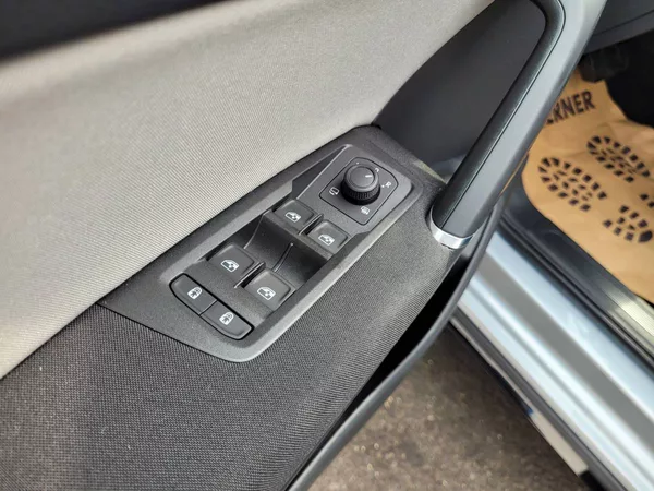 Volkswagen Touran 1.5 TSI DSG R-Line 7míst TAŽNÉ - foto 13