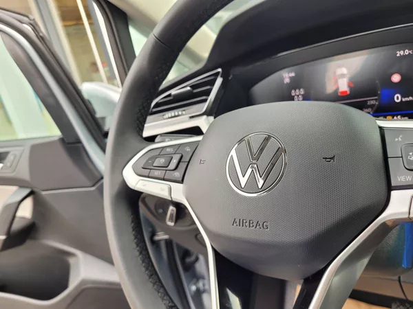 Volkswagen Touran 1.5 TSI DSG R-Line 7míst TAŽNÉ - foto 18
