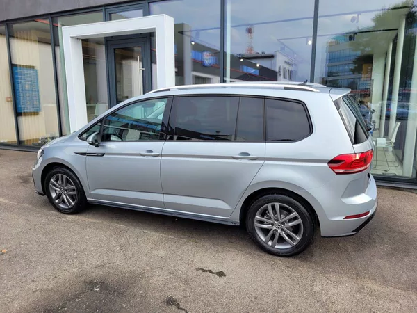 Volkswagen Touran 1.5 TSI DSG R-Line 7míst TAŽNÉ - foto 2