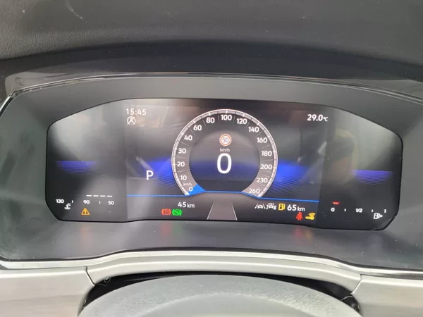 Volkswagen Touran 1.5 TSI DSG R-Line 7míst TAŽNÉ - foto 23