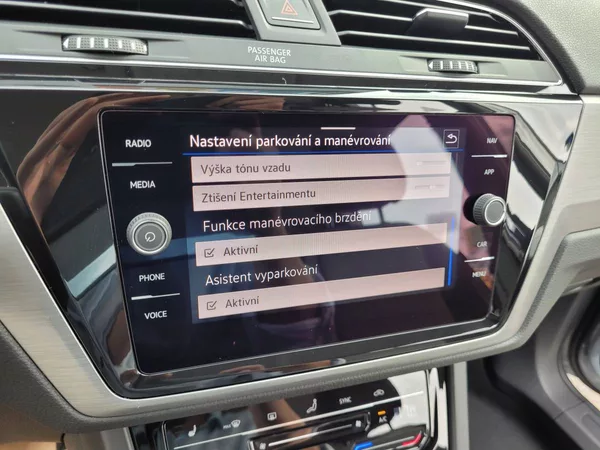 Volkswagen Touran 1.5 TSI DSG R-Line 7míst TAŽNÉ - foto 29