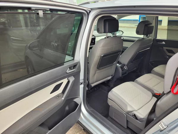 Volkswagen Touran 1.5 TSI DSG R-Line 7míst TAŽNÉ - foto 34