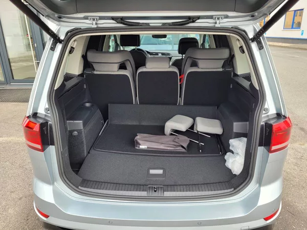 Volkswagen Touran 1.5 TSI DSG R-Line 7míst TAŽNÉ - foto 37