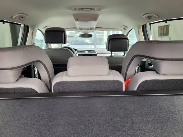 Volkswagen Touran 1.5 TSI DSG R-Line 7míst TAŽNÉ - foto 39