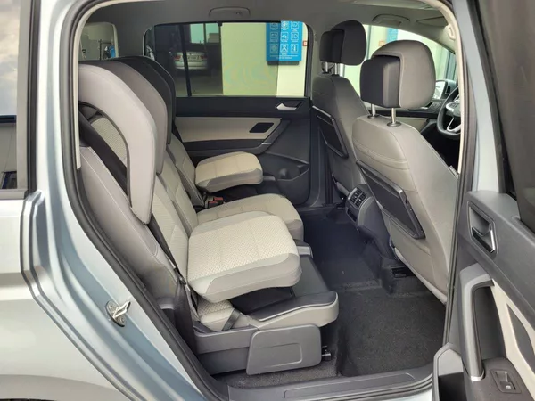 Volkswagen Touran 1.5 TSI DSG R-Line 7míst TAŽNÉ - foto 46