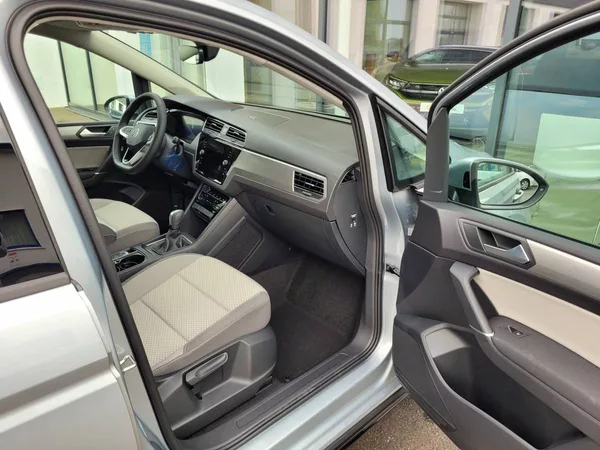 Volkswagen Touran 1.5 TSI DSG R-Line 7míst TAŽNÉ - foto 47