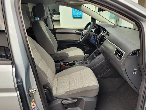 Volkswagen Touran 1.5 TSI DSG R-Line 7míst TAŽNÉ - foto 48