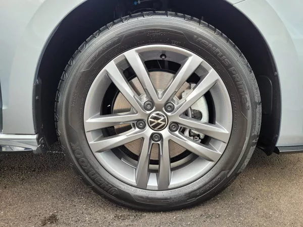 Volkswagen Touran 1.5 TSI DSG R-Line 7míst TAŽNÉ - foto 49