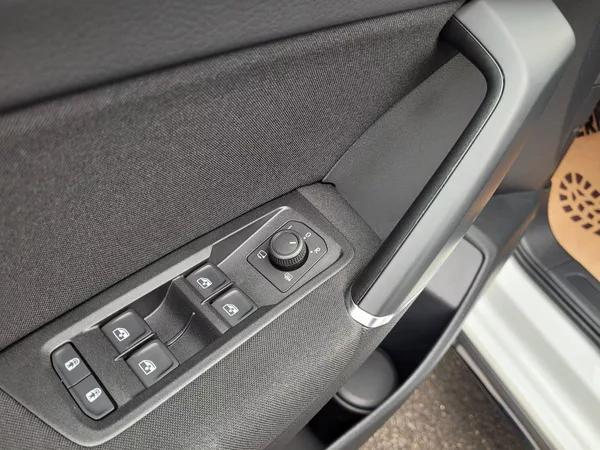 Volkswagen Touran 2.0 TDI R-line 7míst - foto 11