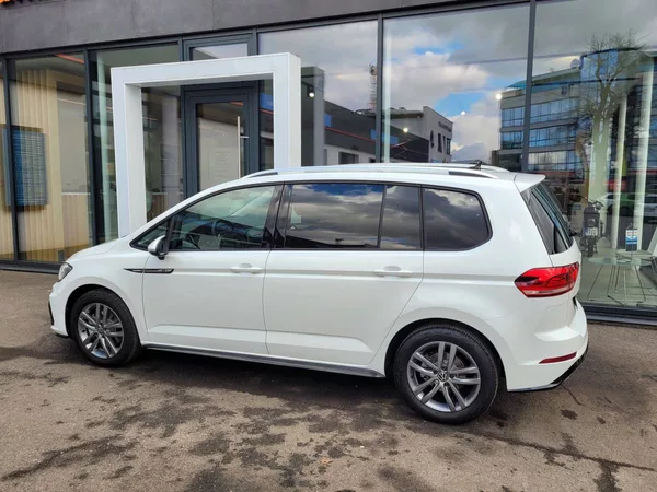 Volkswagen Touran 2.0 TDI R-line 7míst - foto 2