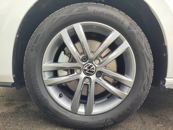 Volkswagen Touran 2.0 TDI R-line 7míst - foto 45