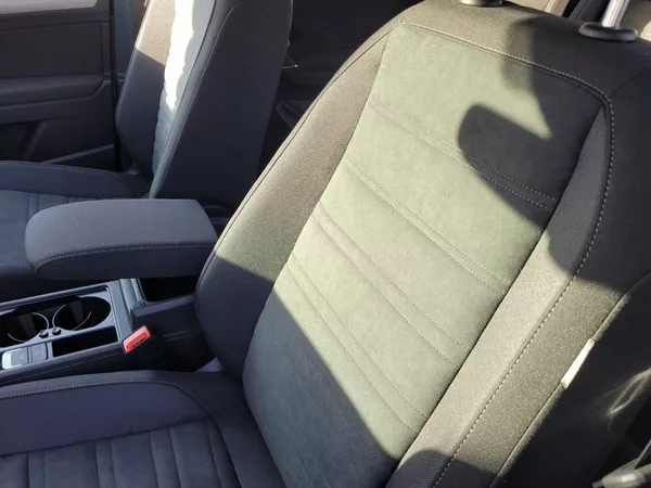 Volkswagen Touran 1.5 TSI DSG People 7míst - foto 11