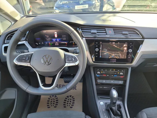 Volkswagen Touran 1.5 TSI DSG People 7míst - foto 15