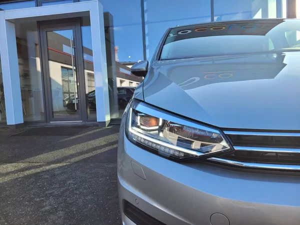 Volkswagen Touran 1.5 TSI DSG People 7míst - foto 5