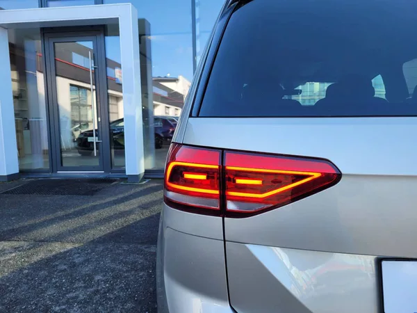 Volkswagen Touran 1.5 TSI DSG People 7míst - foto 7