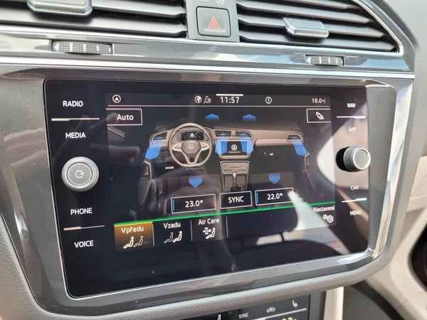Volkswagen Tiguan 1.5 TSI DSG Elegance - foto 38