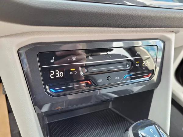 Volkswagen Tiguan 1.5 TSI DSG Elegance - foto 39