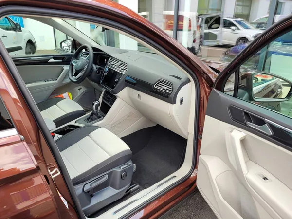 Volkswagen Tiguan 1.5 TSI DSG Elegance - foto 52