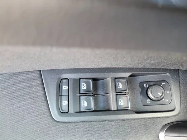 Volkswagen Touran 2.0 TDI R-line - foto 12