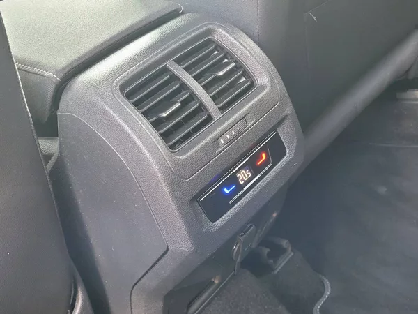 Volkswagen Touran 2.0 TDI R-line - foto 34