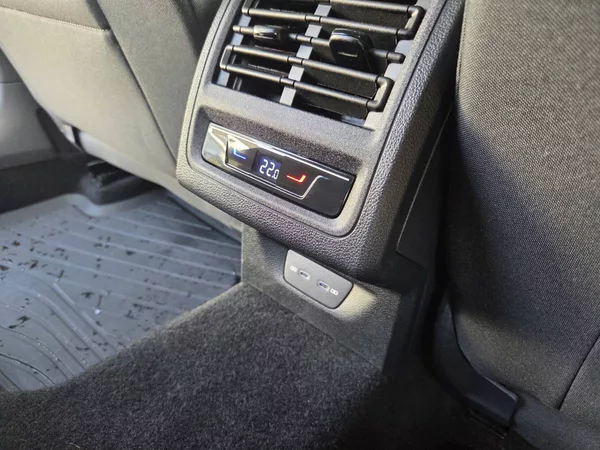 Volkswagen Golf Variant 1.5 eTSI DSG7 People - foto 37