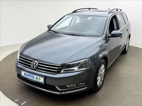 Volkswagen Passat 1,4 TSi NAVI SENZORY TAŽNÉ