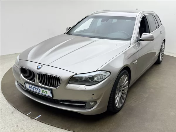 BMW Řada 5 3,0 30d 4X4 DPH LED KŮŽE TAŽNÉ
