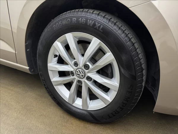 Volkswagen Touran 1,4 DSG KAMERA TAŽNÉ 1.MAJ ČR - foto 33