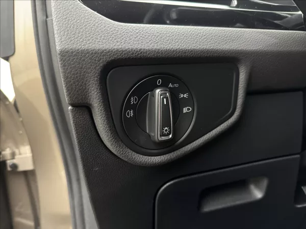 Volkswagen Touran 1,4 DSG KAMERA TAŽNÉ 1.MAJ ČR - foto 8