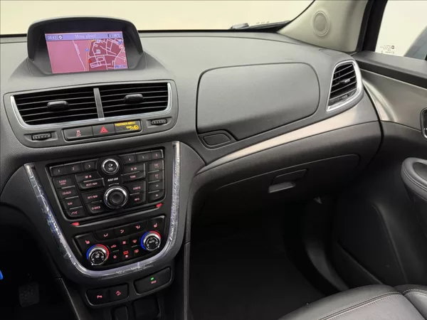 Opel Mokka 1,6 i COSMO KŮŽE VÝHŘEV KAMERA - foto 14